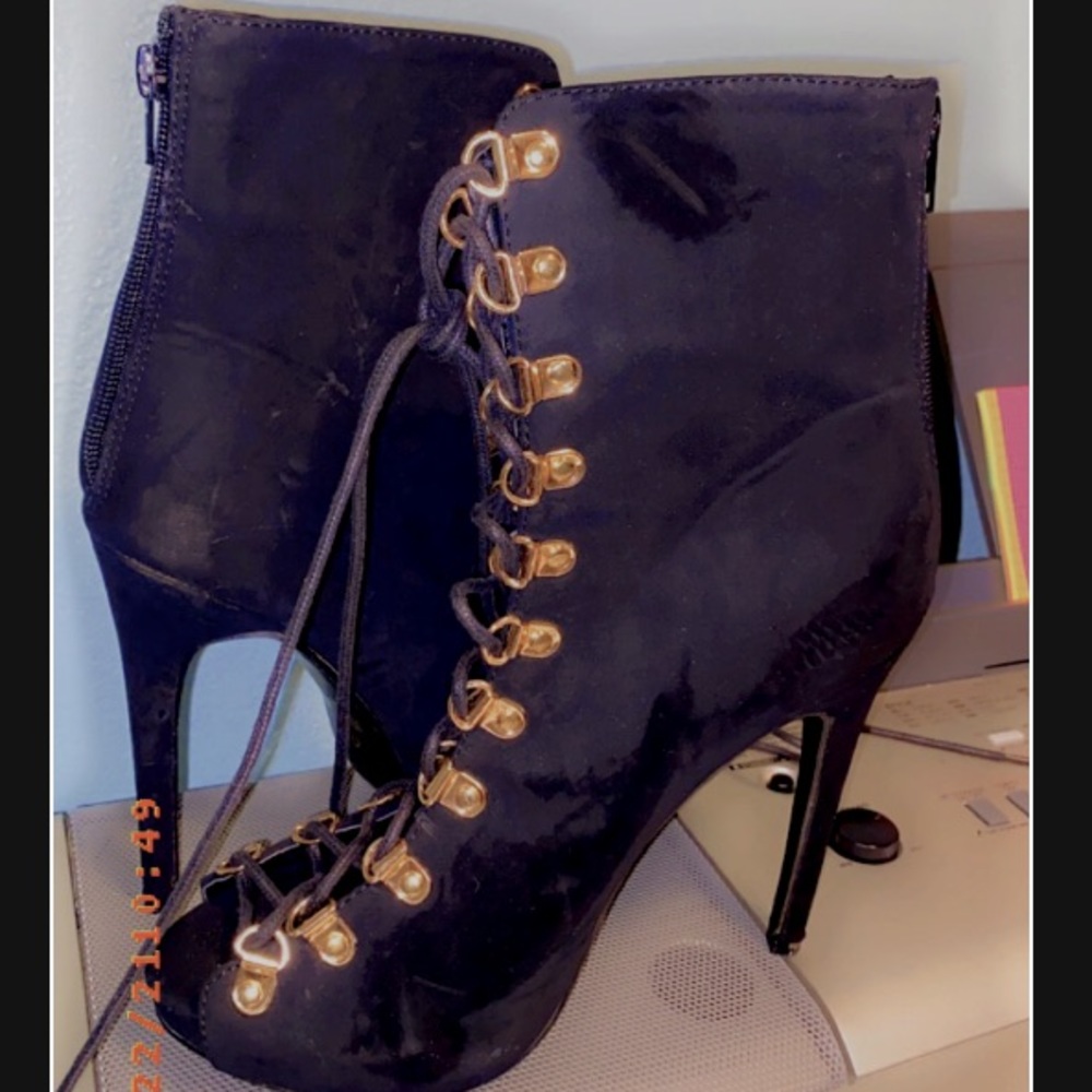 Black lace up liliana heels.
